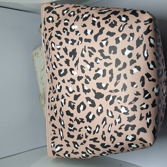 Nicole Miller leopard skin cosmetic bag - Picture 3 of 5